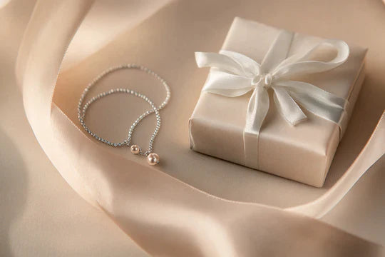 Minimalistischer Schmuck: Der perfekte Begleiter für jeden Anlass